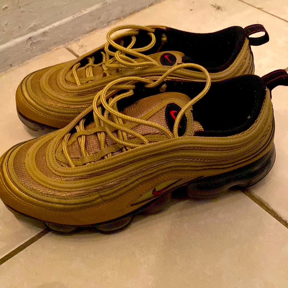 Gently used gold air max 97’s vapormax mens size 9.5